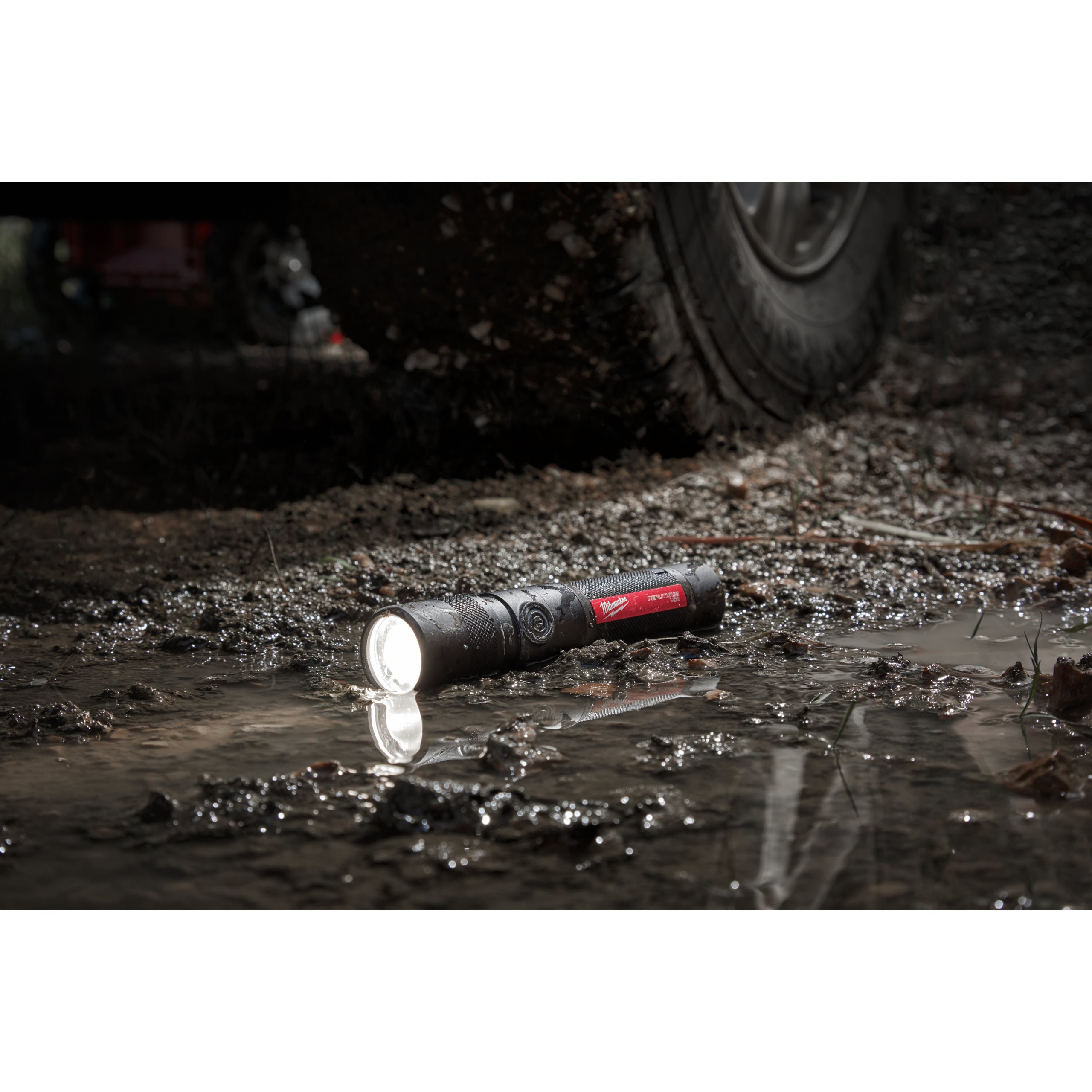 Milwaukee L4 TMLED-301 USB-polnilna svetilka
