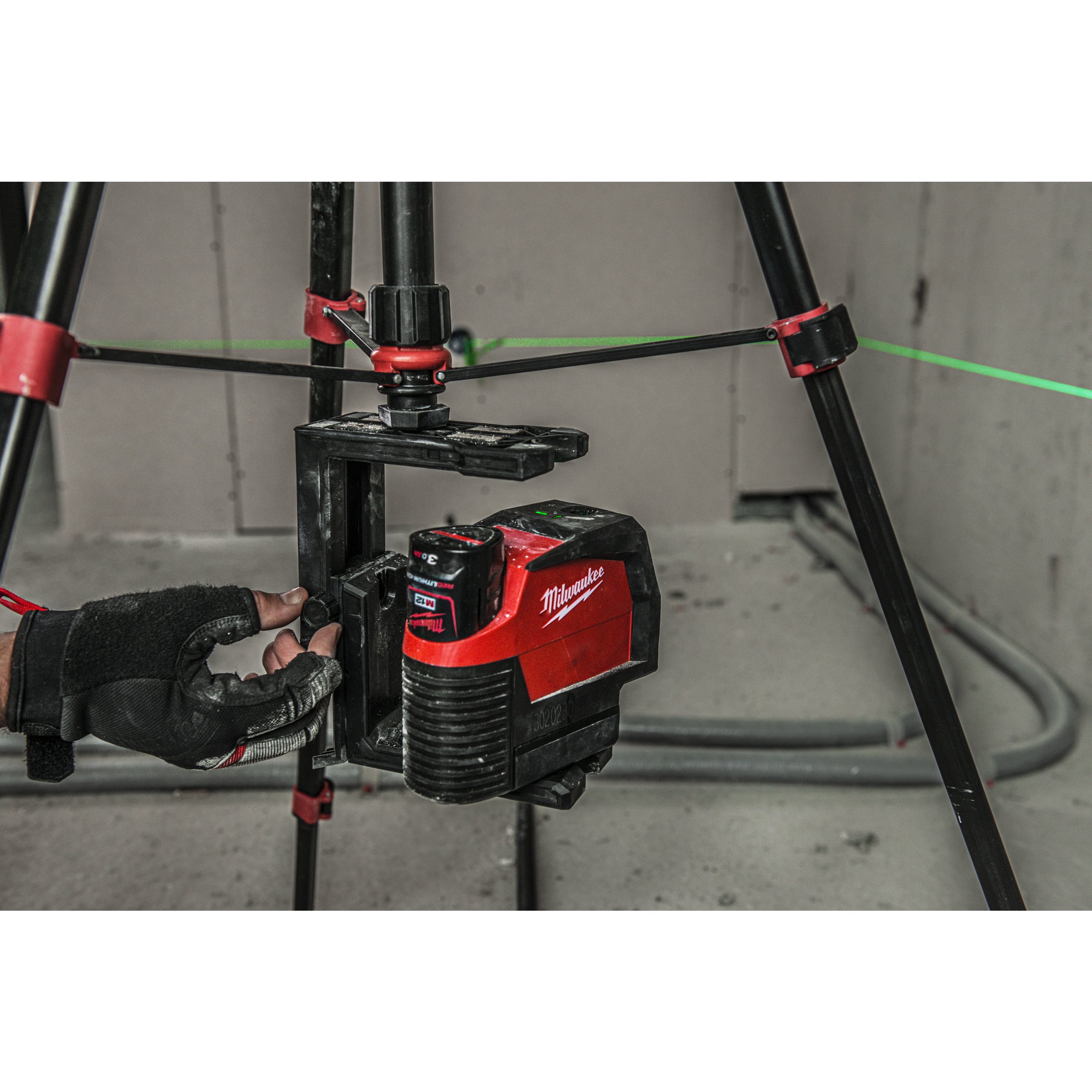 Milwaukee M12 CLLP-0C zeleni križni laser s točkami za navpičnico