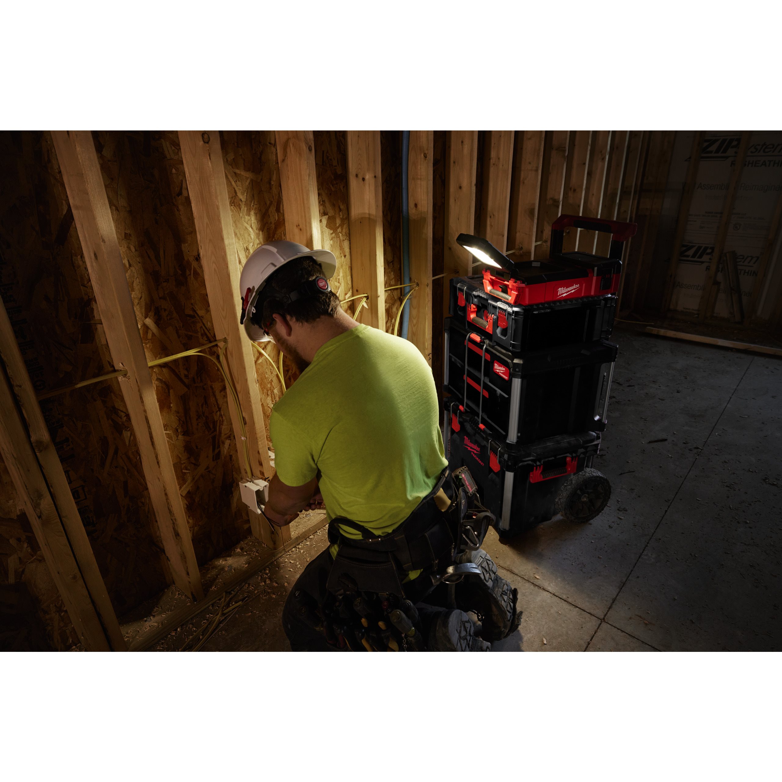 Milwaukee M12 POAL-0 PACKOUT območna svetilka 1400 lumnov