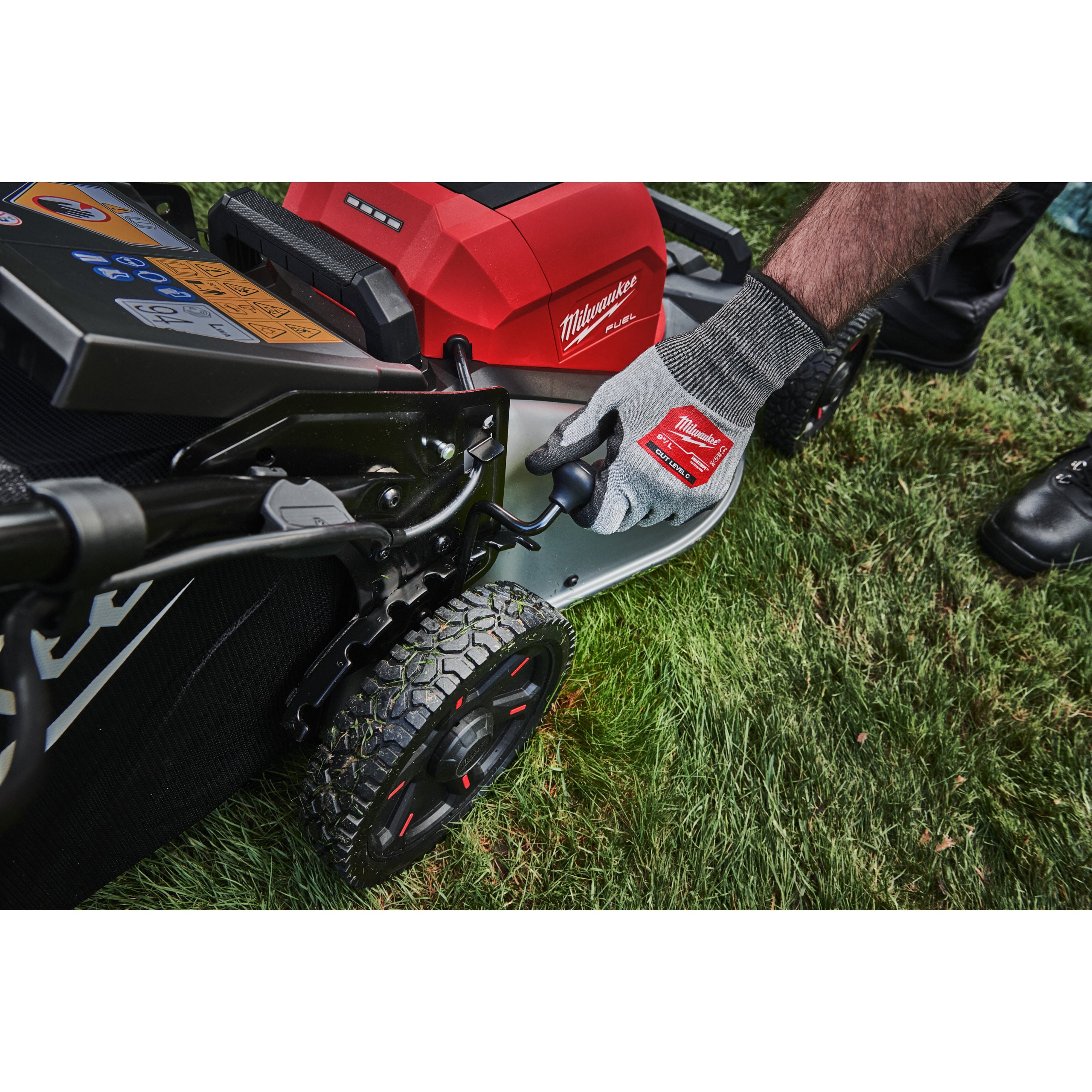 Milwaukee M18 F2LM46-802 46 cm samohodna kosilnica na dva akumulatorja