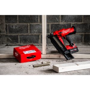Milwaukee M18 FFN21-0C 21° žebljalnik
