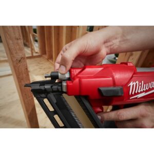 Milwaukee M18 FFNS-502C 34° žebljalnik z zaporednim zabijanjem