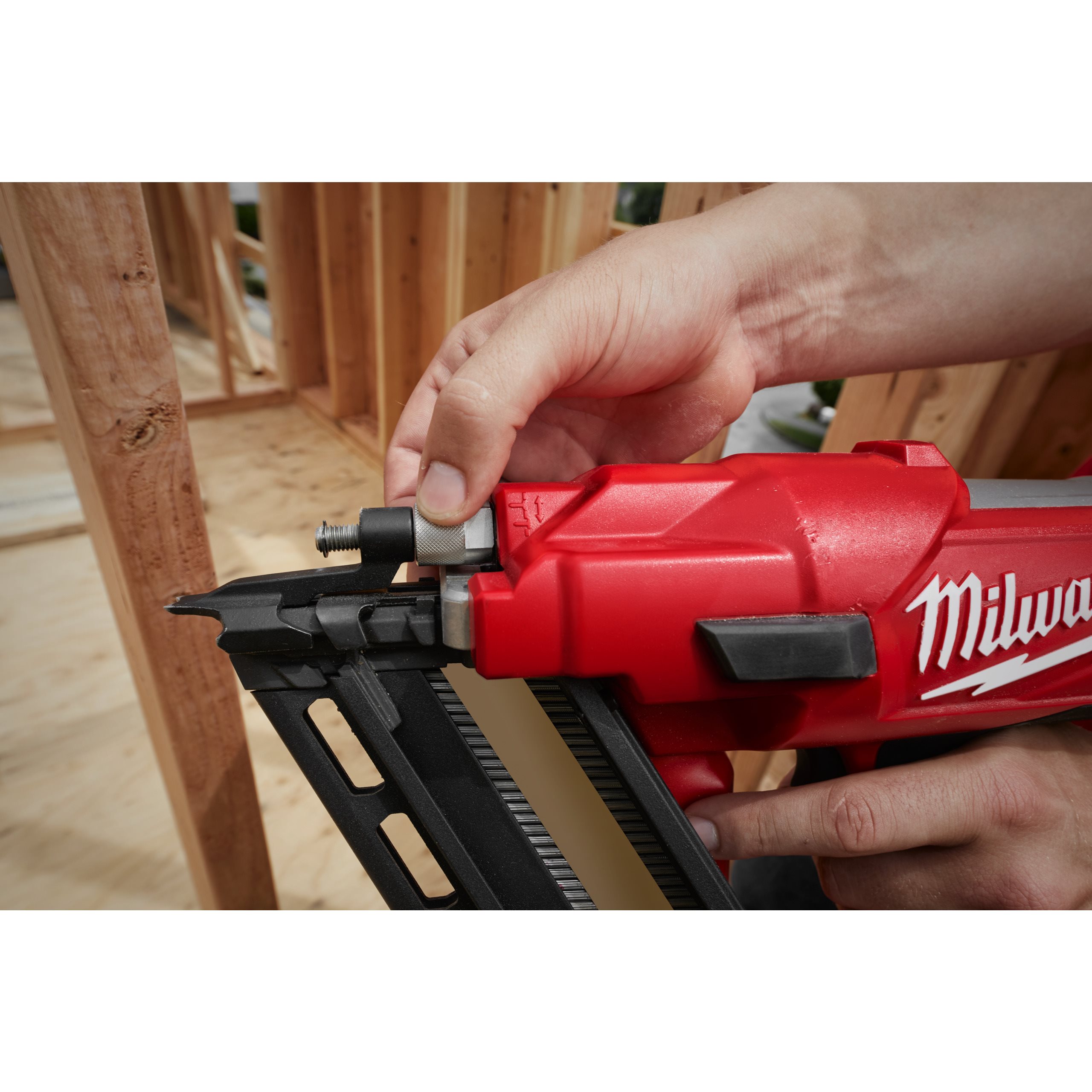 Milwaukee M18 FFNS-502C 34° žebljalnik z zaporednim zabijanjem