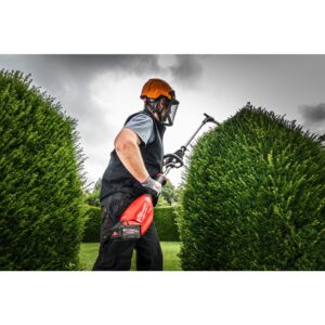 Milwaukee M18 FHETE22-0 podaljšane škarje za živo mejo 216 cm