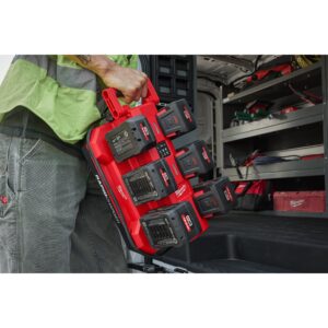 Milwaukee M18 MPC6 PACKOUT mobilni šestpostajni hitri polnilec