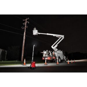 Milwaukee M18 ONERSAL-0 svetilka na stojalu LED z daljinskim upravljanjem
