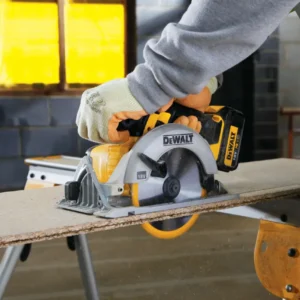 DEWALT AKU KRONŽNA ŽAGA XR 18V DCS391M2