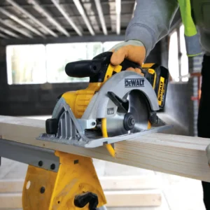 DEWALT AKU KRONŽNA ŽAGA XR 18V DCS391M2