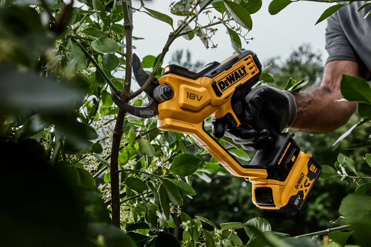 DEWALT AKU ŠKARJE ZA VEJE 18V DCMPP568P1