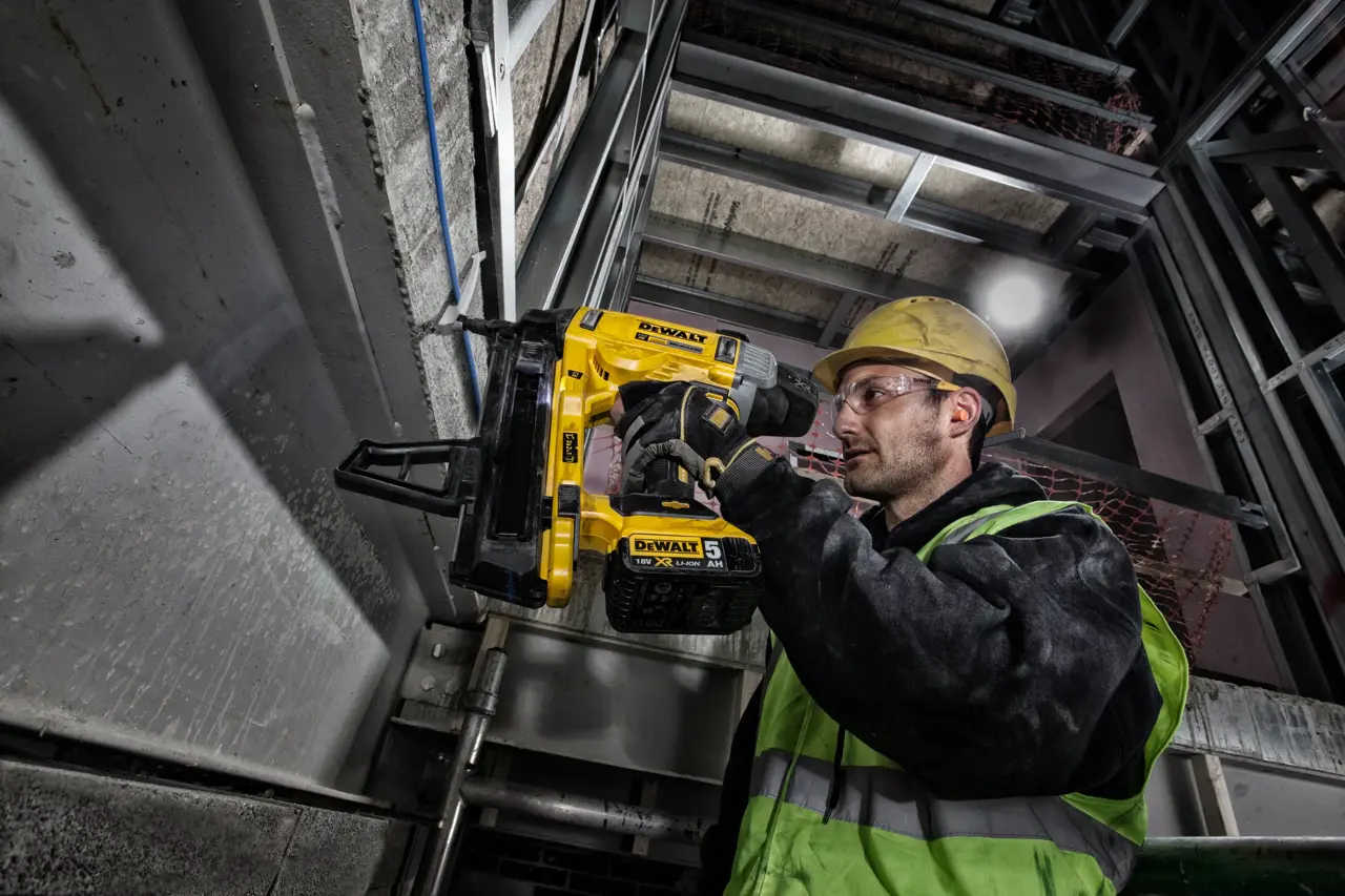 DEWALT AKU ŽEBLJIČAR BETONSKI 18 V 5,0 Ah DCN890P2