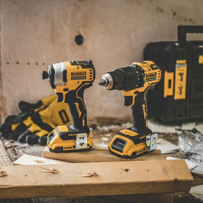 DEWALT DCK2062D2T 2-DELNI SET ORODJA