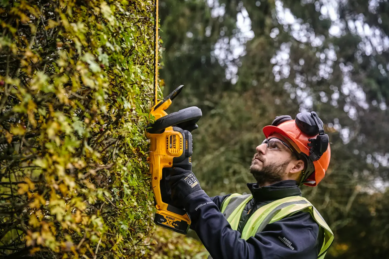 DEWALT DCMHT563N AKU ŠKARJE ZA ŽIVO MEJO
