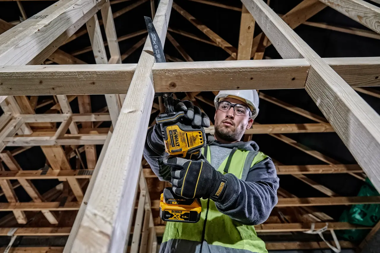 DEWALT DCS369NT AKU SABLJASTA ŽAGA
