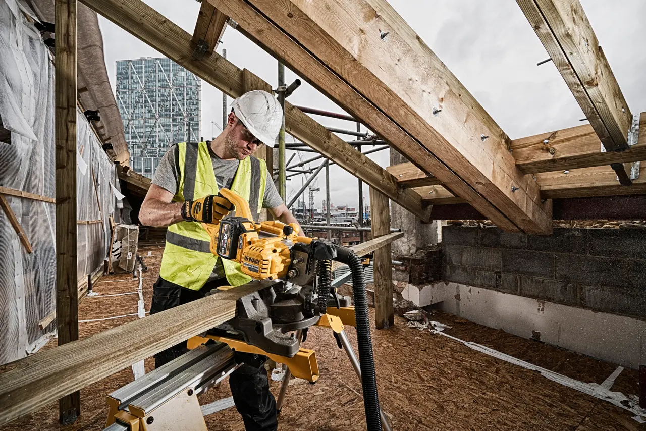 DEWALT DCS777N AKU FLEXVOLT ZAJERALNA ŽAGA