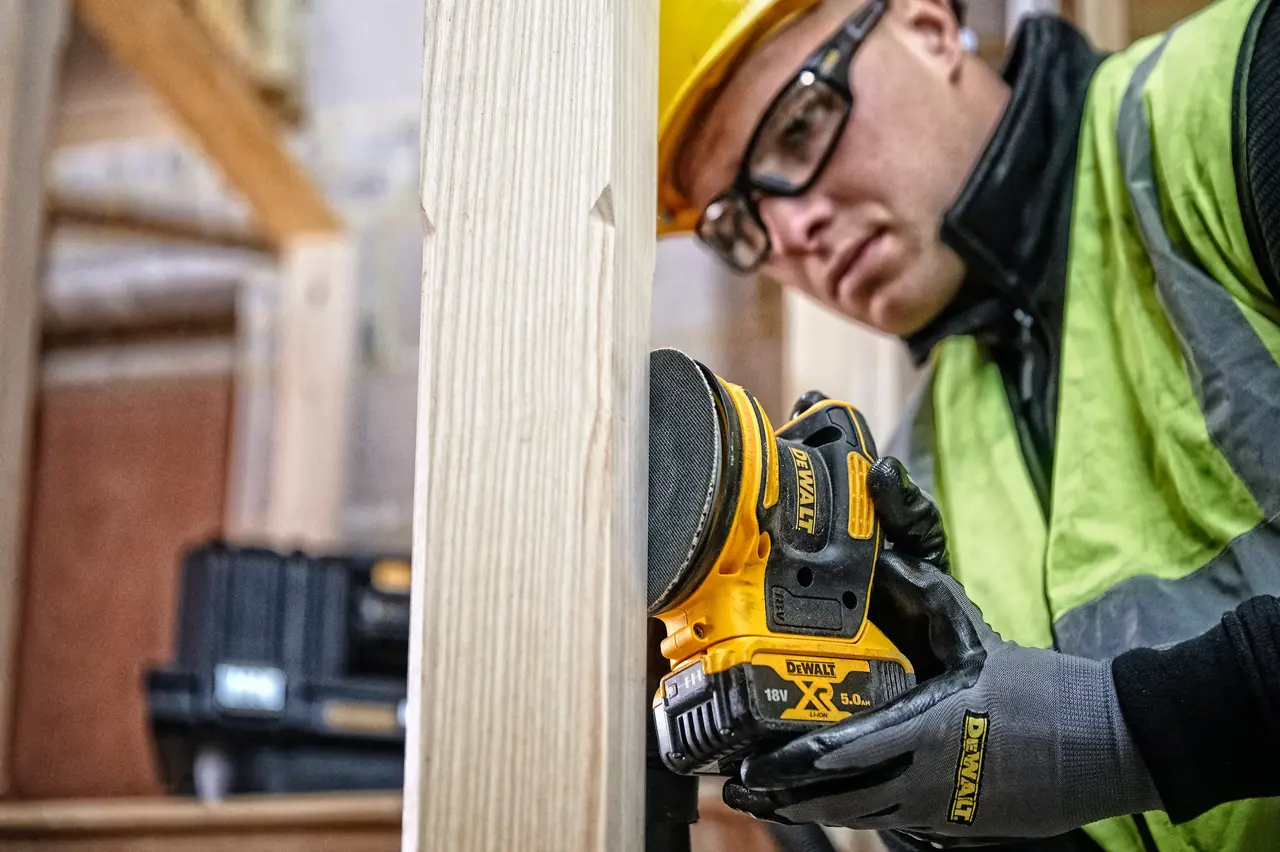 DEWALT DCW210N AKU EKSCENTRIČNI BRUSILNIK 18V