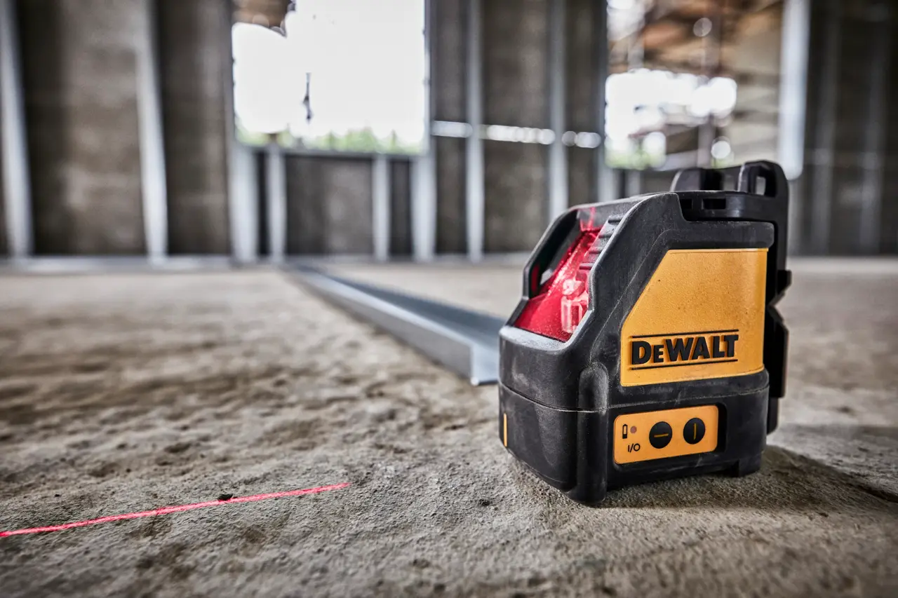DEWALT KRIŽNO LINIJSKI LASER DW088K + DE0881T STOJALO