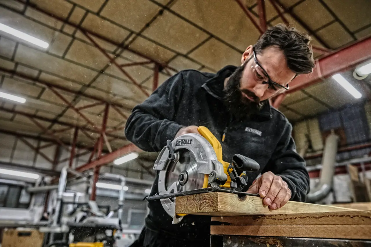 DEWALT KROŽNA ŽAGA DWE560