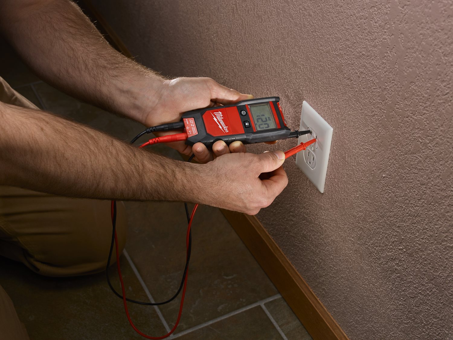 Milwaukee 2212-20 AUTOMATSKI TESTER NAPETOSTI / KONTINUITETE