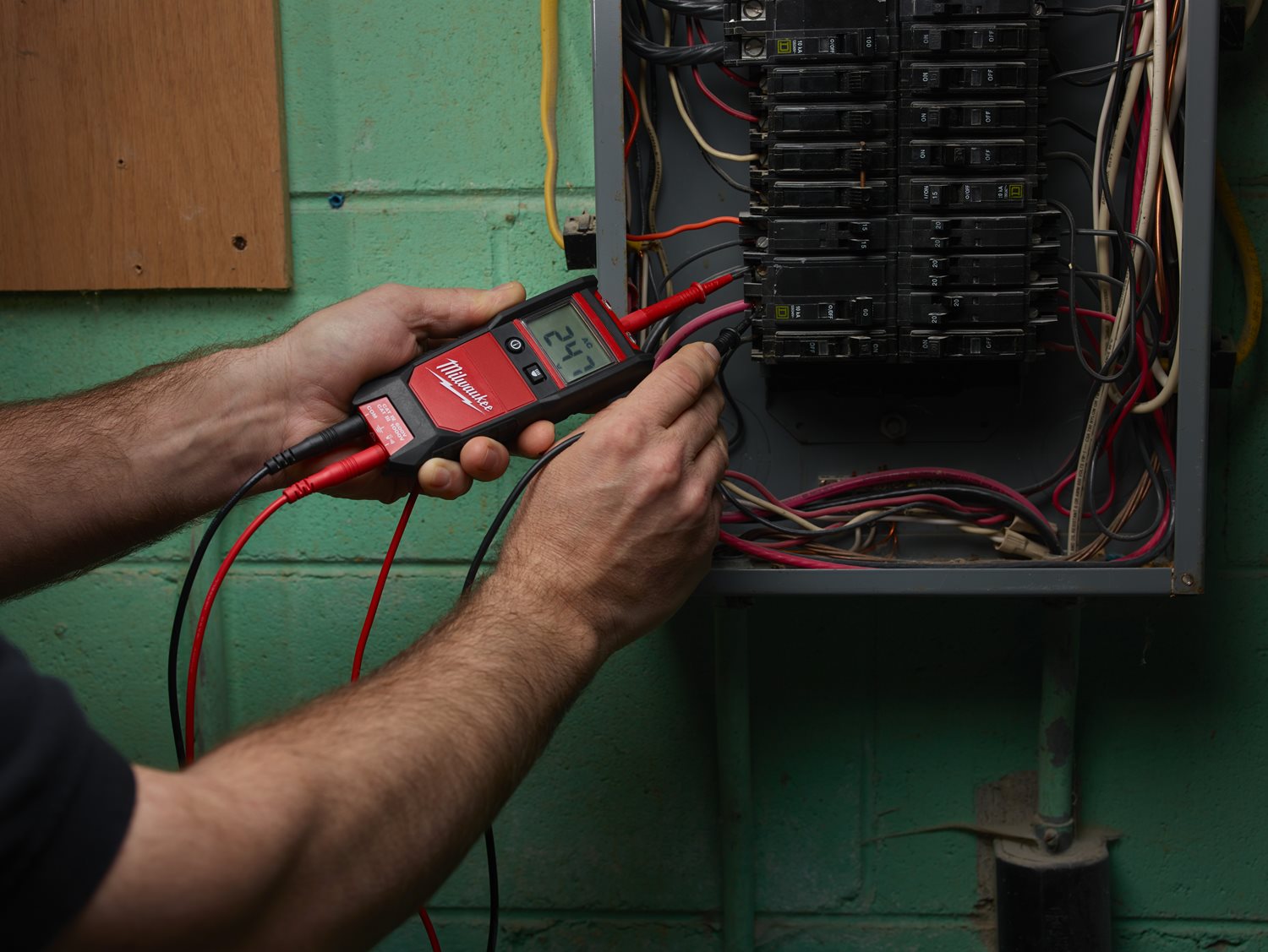 Milwaukee 2212-20 AUTOMATSKI TESTER NAPETOSTI / KONTINUITETE