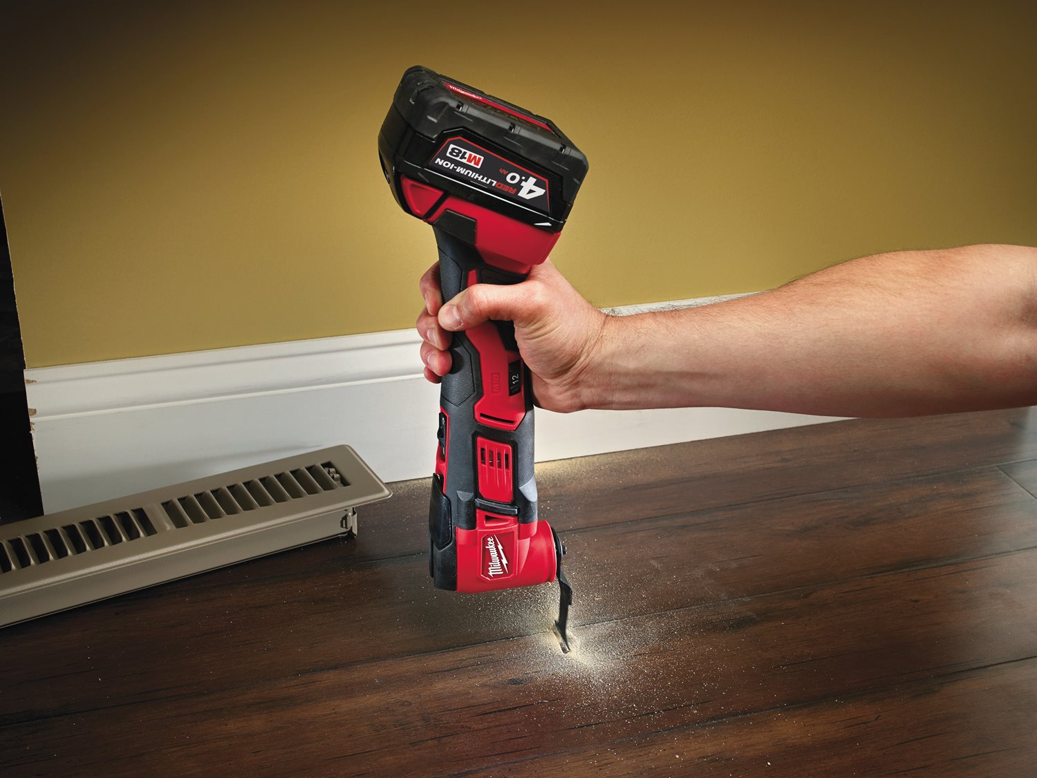 Milwaukee M18 BMT-421C Večnamensko orodje s sistemom za hitro menjavo listov