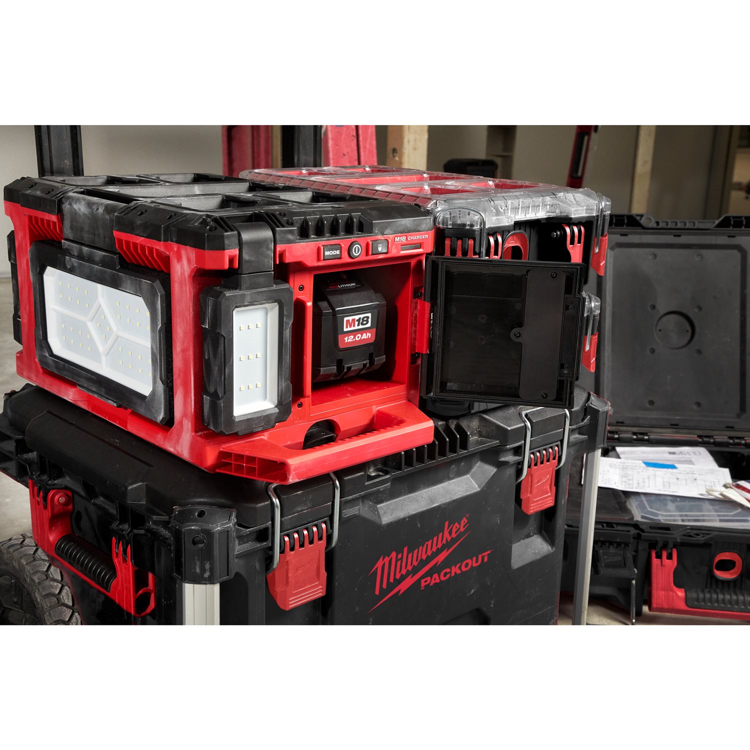Milwaukee M18 POALC-0 AKUMULATORSKA PROSTORSKA SVETILKA IN POLNILNIK PACKOUT
