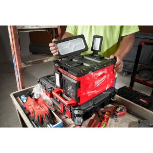 Milwaukee M18 POALC-0 AKUMULATORSKA PROSTORSKA SVETILKA IN POLNILNIK PACKOUT