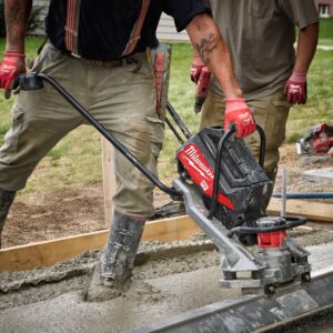 Milwaukee MX Fuel PSC-302 Akumulatorski vibracijski ravnalec betona