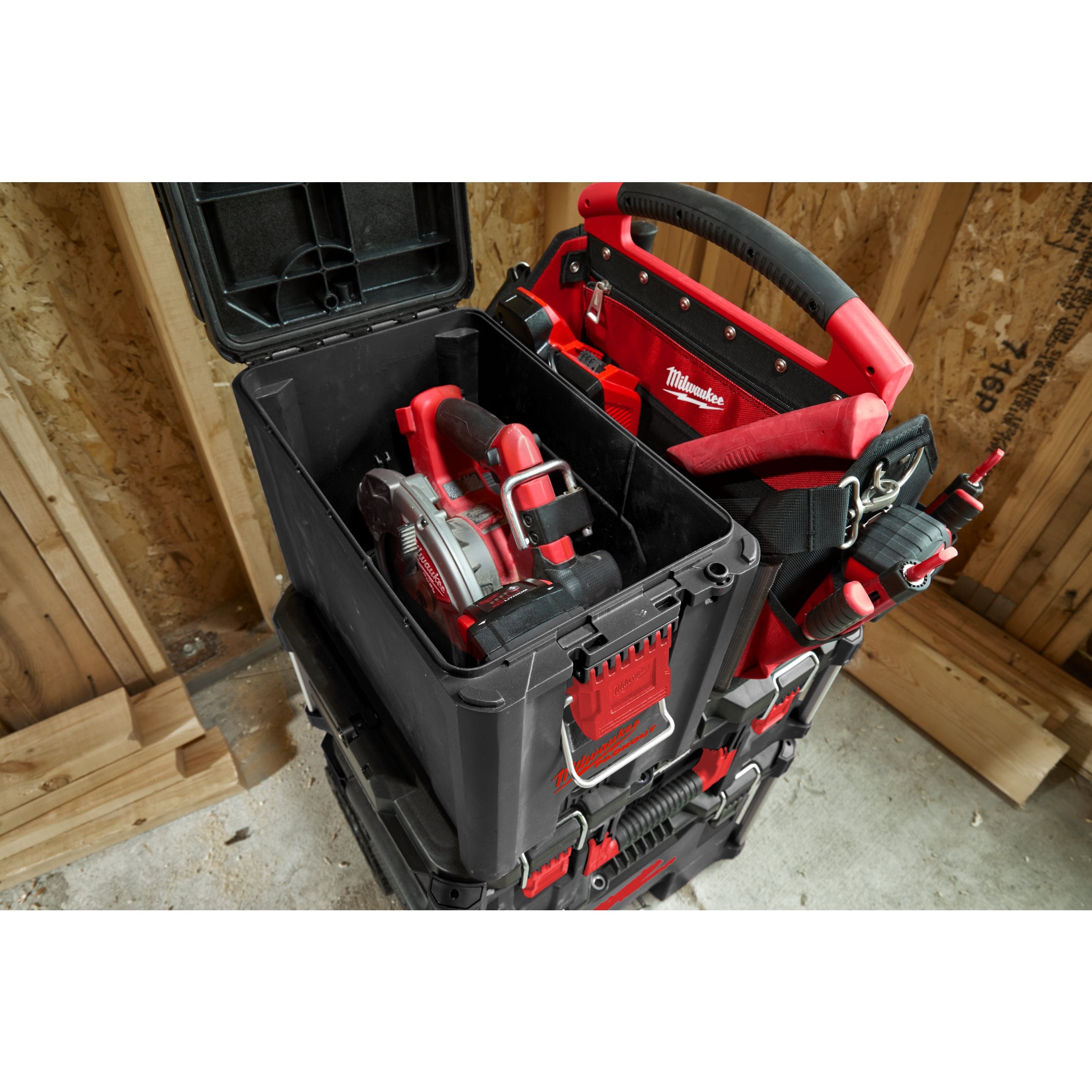 Milwaukee PACKOUT kovček Compact Tool Box