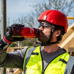 Milwaukee PACKOUT Steklenica 1420ml Chug lid rdeča