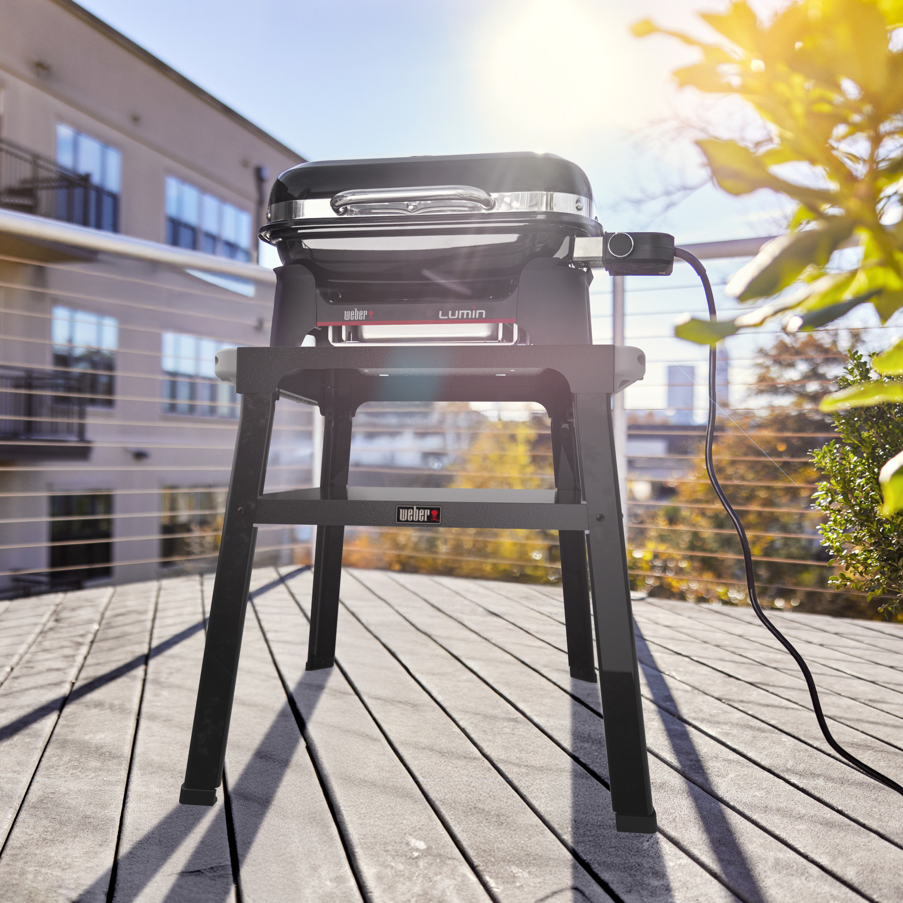 Weber Lumin Compact 26 črn s stojalom električni žar