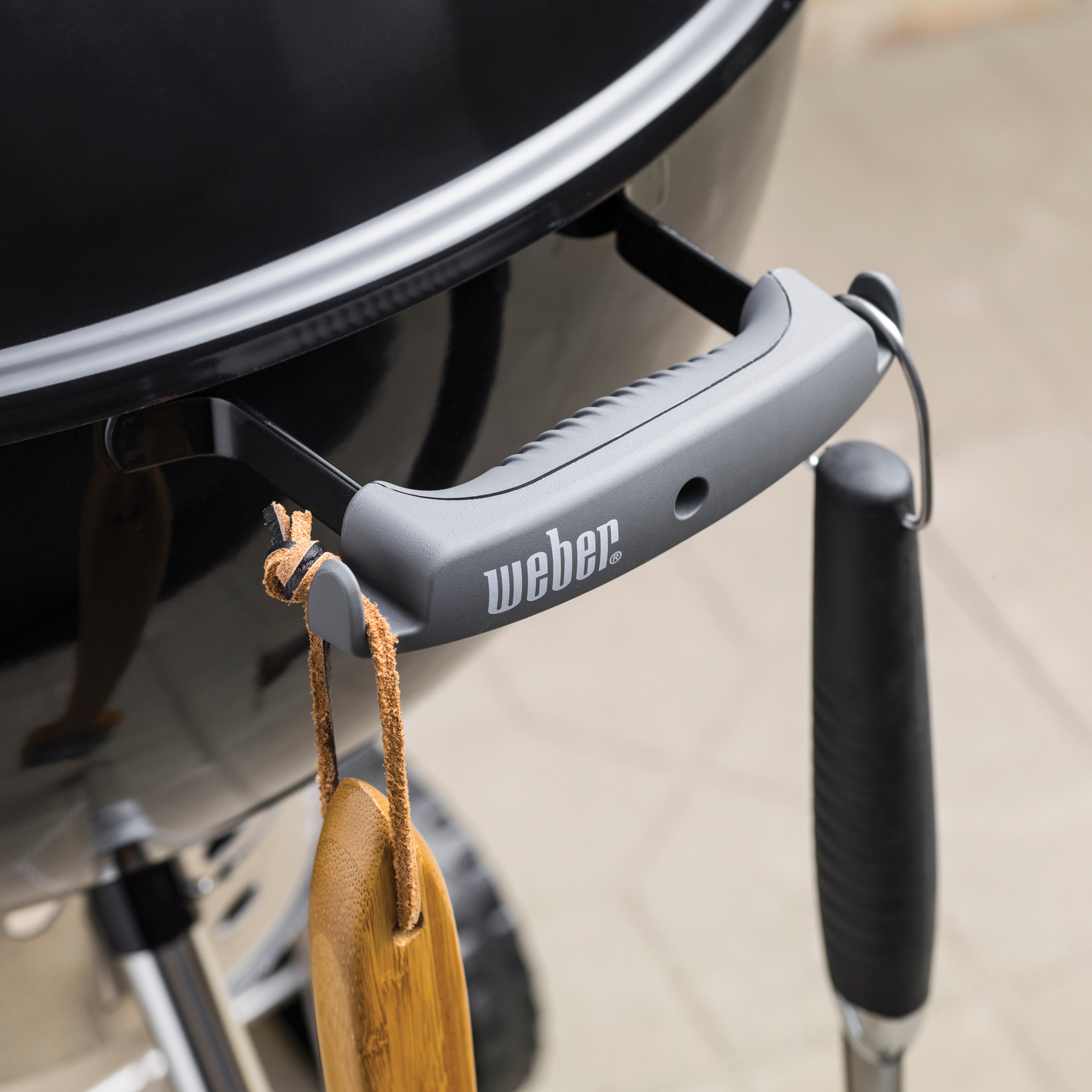 Weber Original Kettle Premium črn žar na oglje